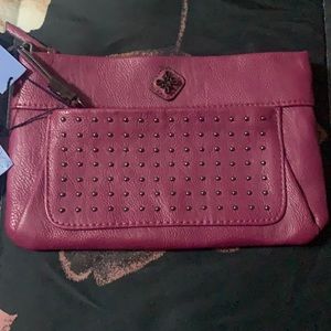 BNWT simply Vera wristlet. By Vera wang